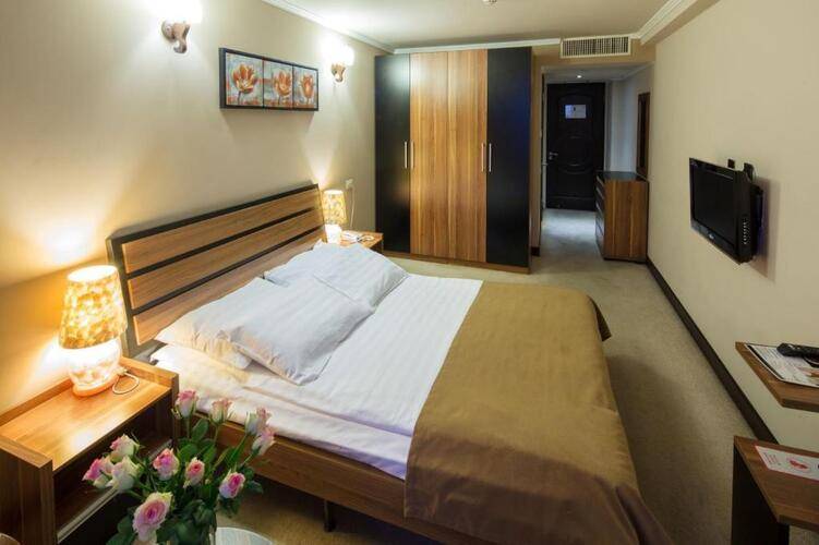 New Nairi Hotel