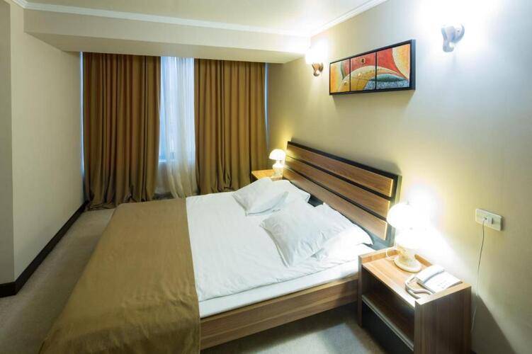 New Nairi Hotel