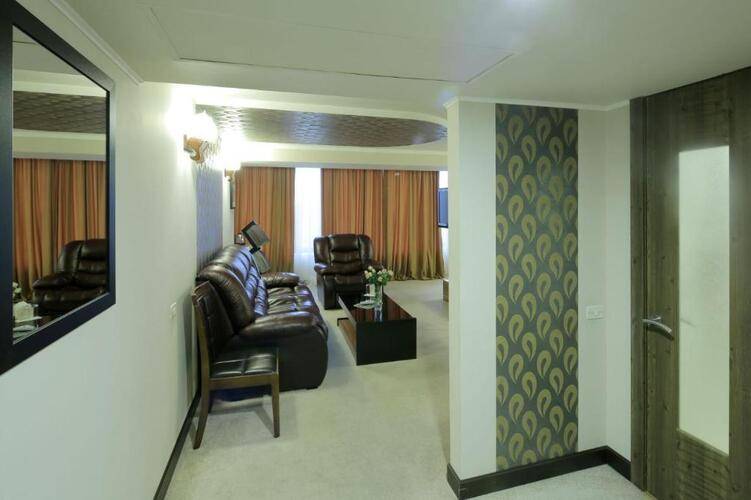 New Nairi Hotel