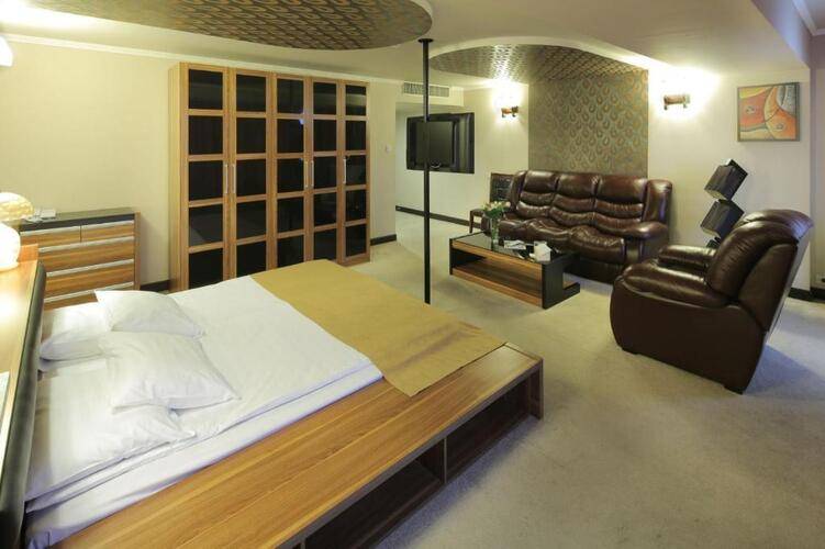 New Nairi Hotel