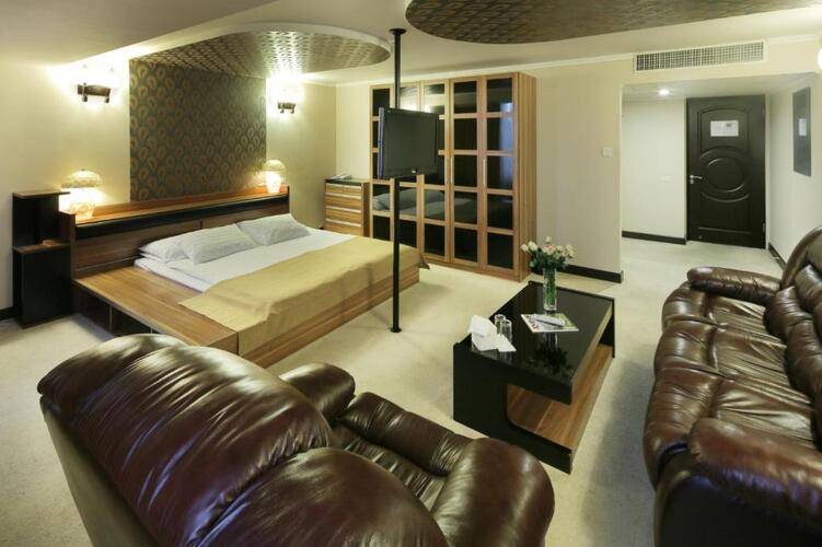 New Nairi Hotel