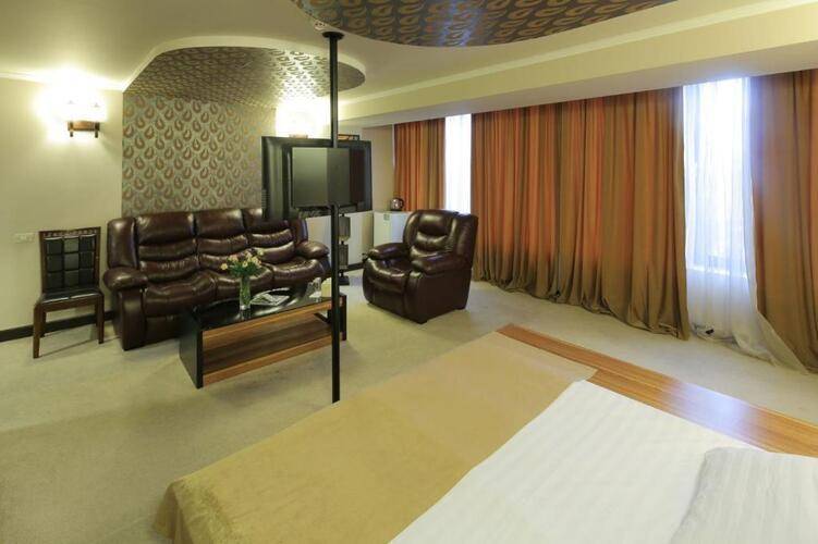 New Nairi Hotel