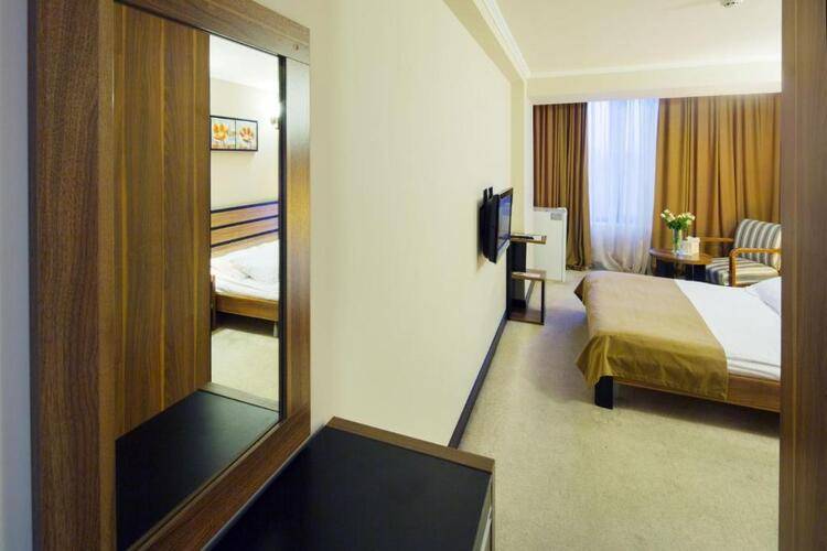 New Nairi Hotel