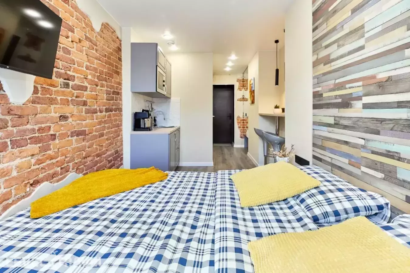 Критик Отдыхает На Фонтанке