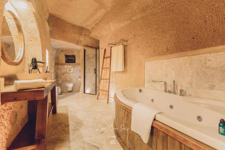 Anka Cave Suites