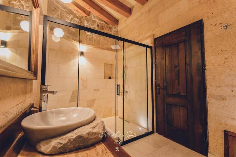 Anka Cave Suites