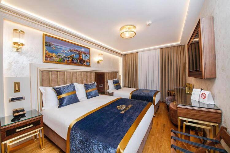 Manors Hotel