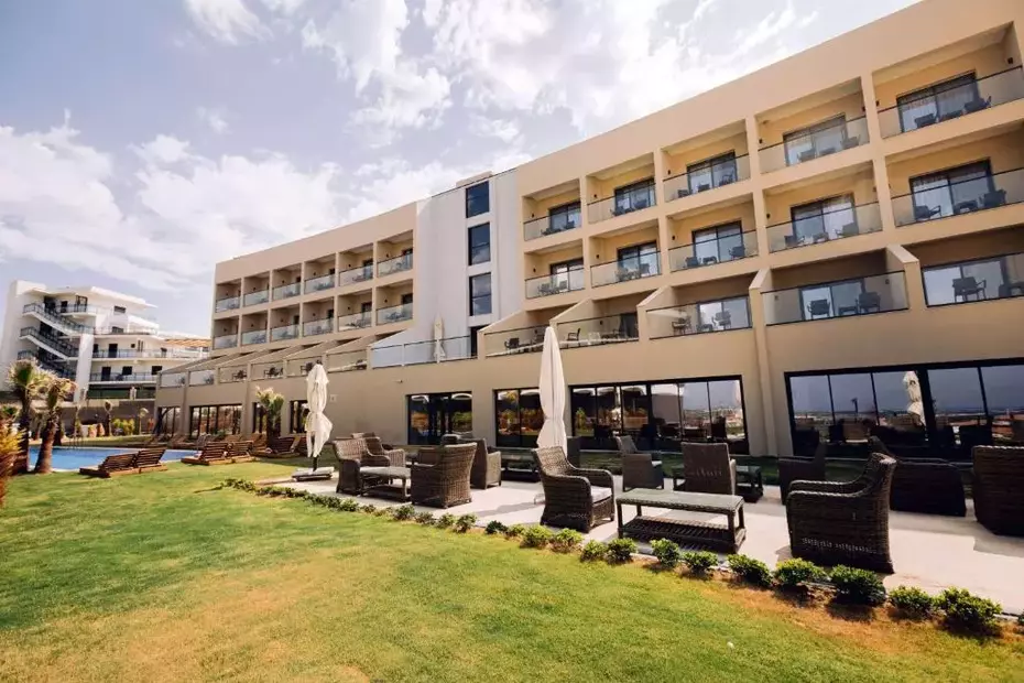 Ramada By Wyndham Cesme Hotel