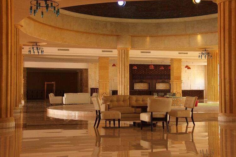 Amarina Queen Resort