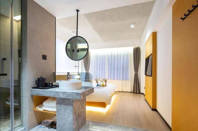 Daisy Inn Sanya