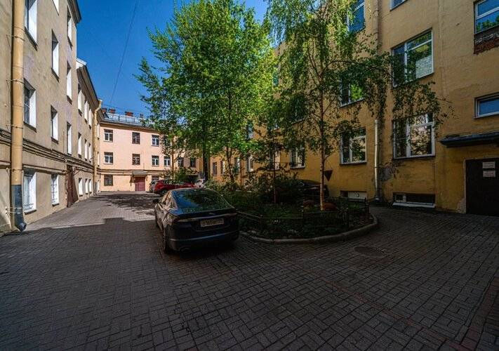 Apartment Near Spit Of Vasilyevsky Island