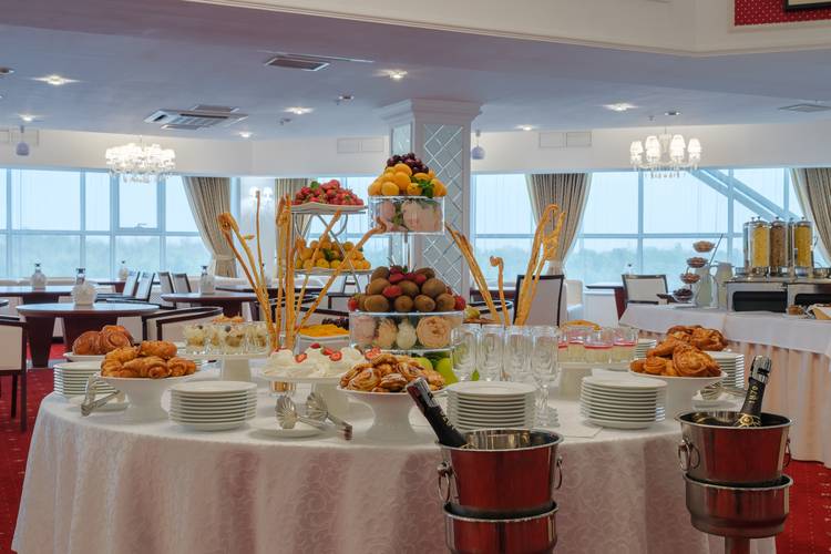 Marins Grand Hotel Астрахань