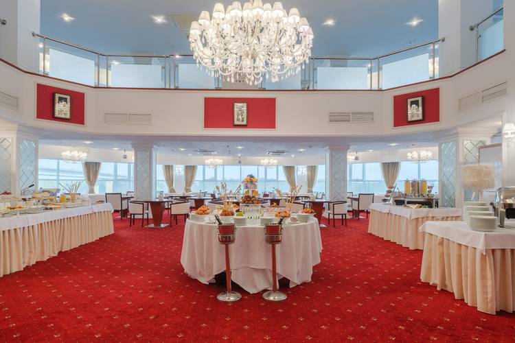 Marins Grand Hotel Астрахань