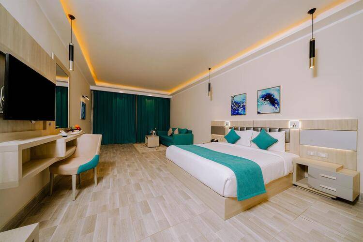 Sirena Beach Resort And Spa