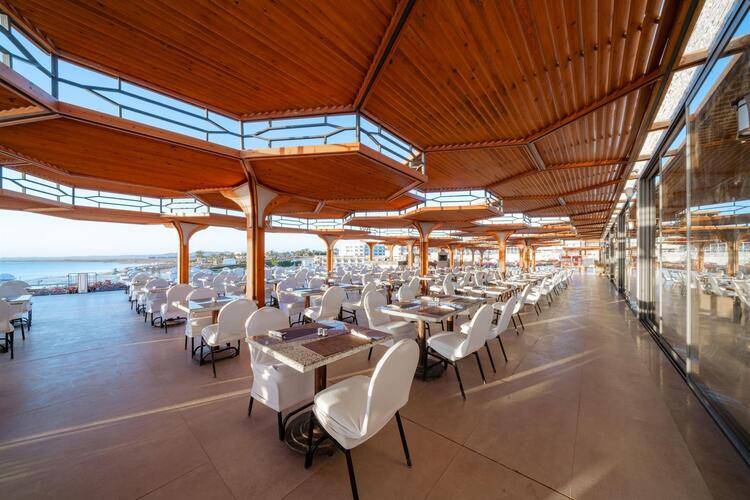 Sirena Beach Resort And Spa