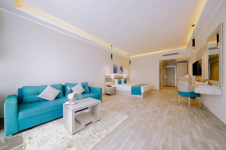 Sirena Beach Resort And Spa