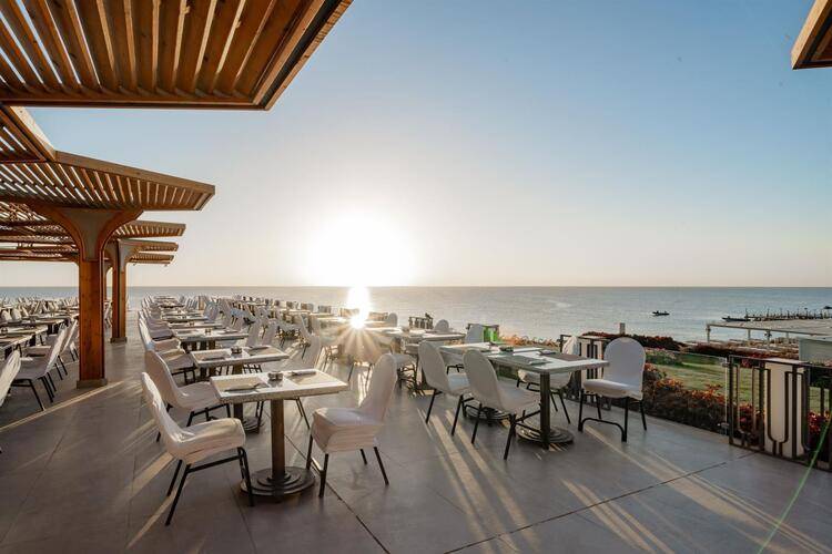 Sirena Beach Resort And Spa