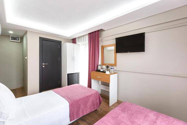 Ria Suites Hotel