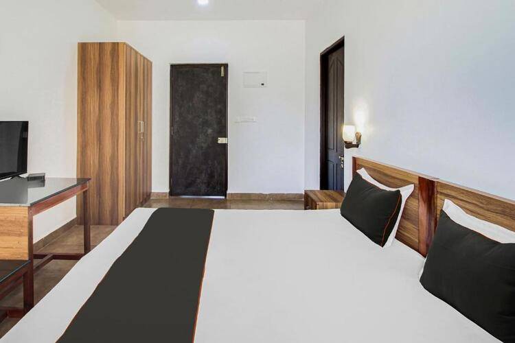 Holiday Suites