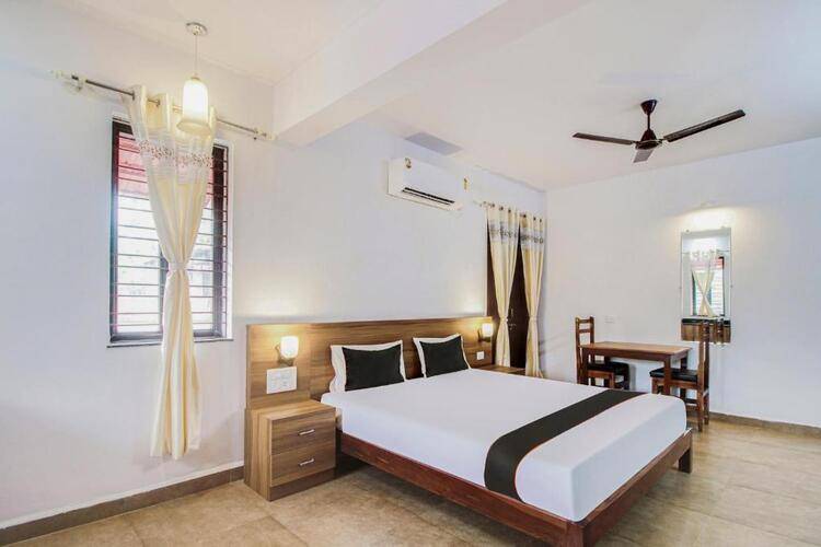 Holiday Suites