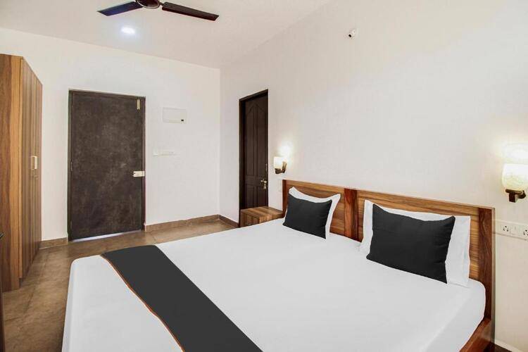Holiday Suites