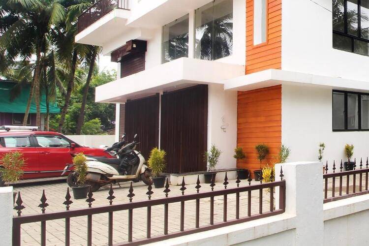 Holiday Suites