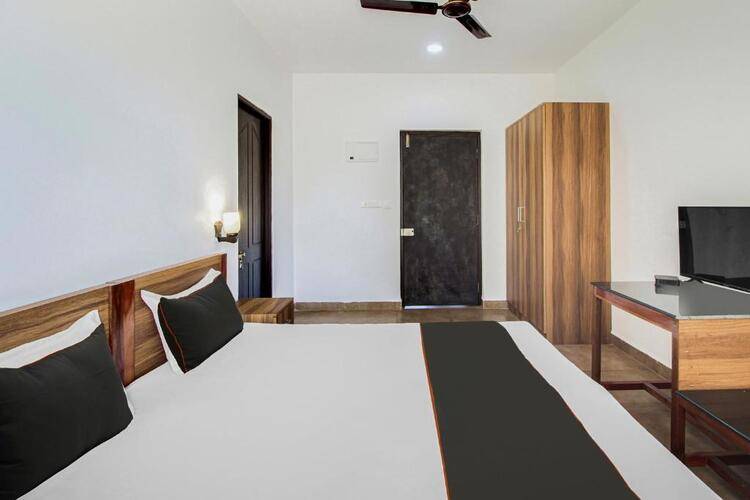 Holiday Suites