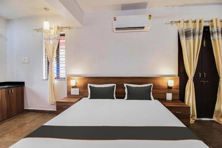 Holiday Suites