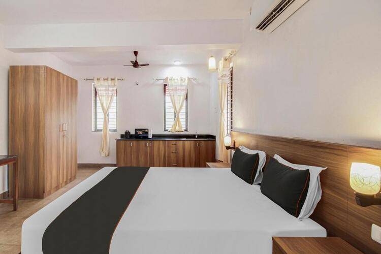 Holiday Suites