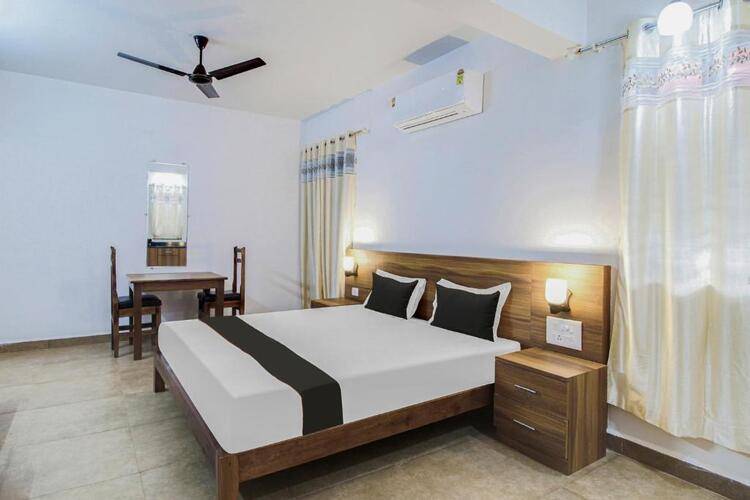 Holiday Suites