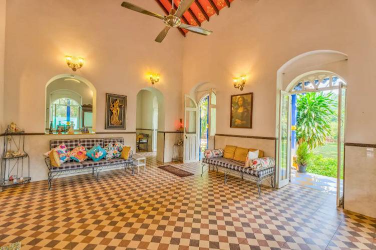 Casa De Familia