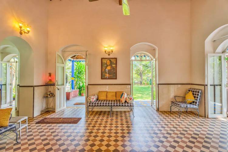 Casa De Familia