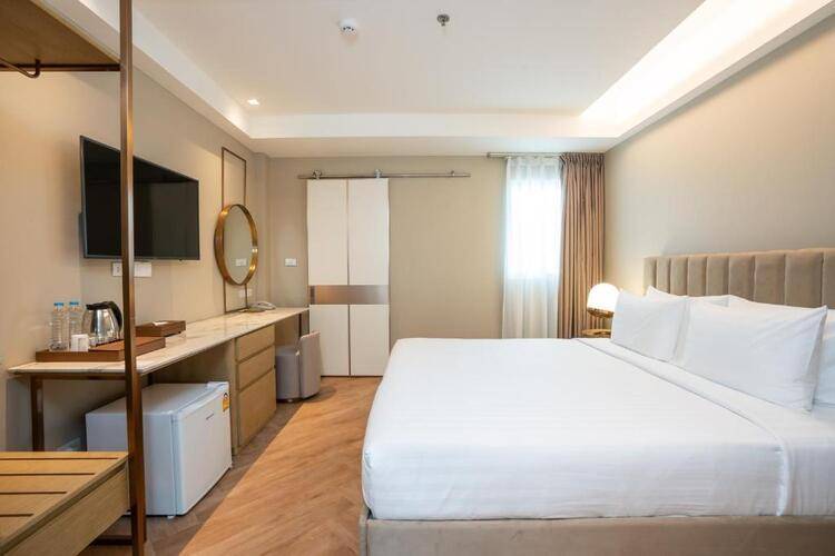 Away Bangkok Riverside Kene