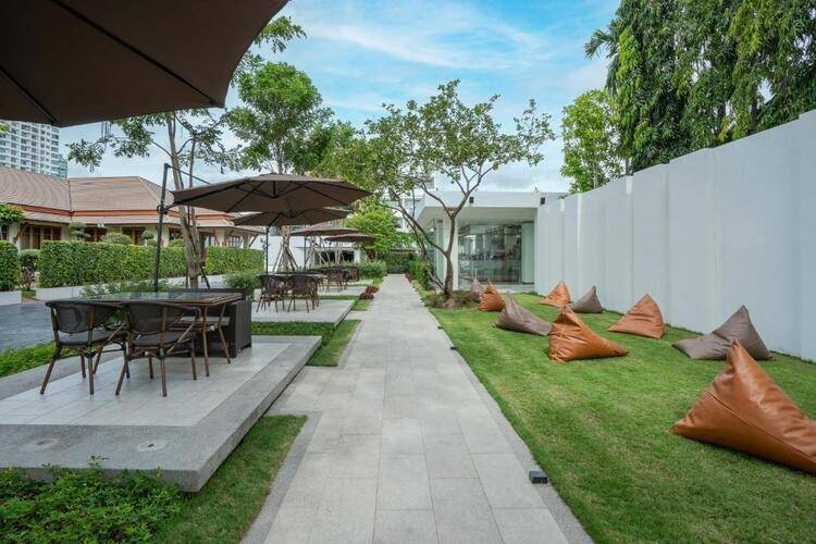 Away Bangkok Riverside Kene