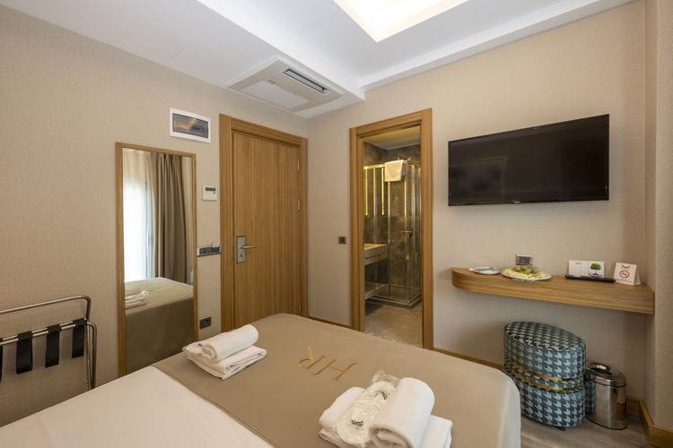 Ravi Hotel