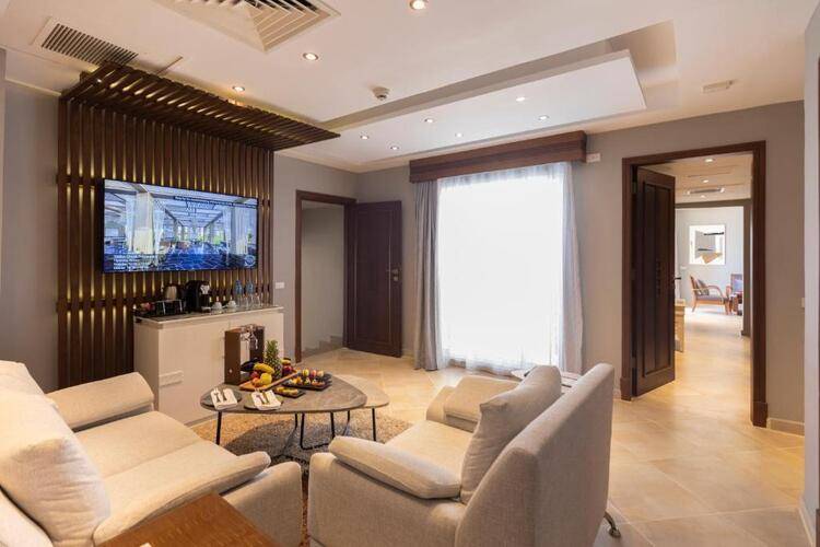 Posh Club By Sunrise Crystal Bay Resort