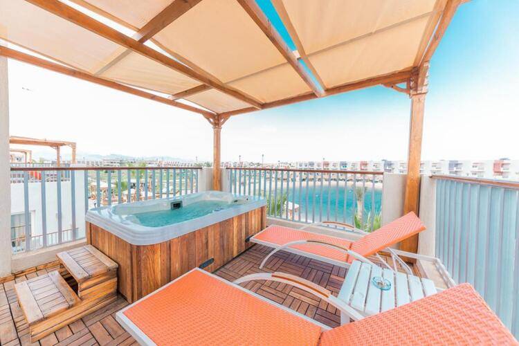 Posh Club By Sunrise Crystal Bay Resort