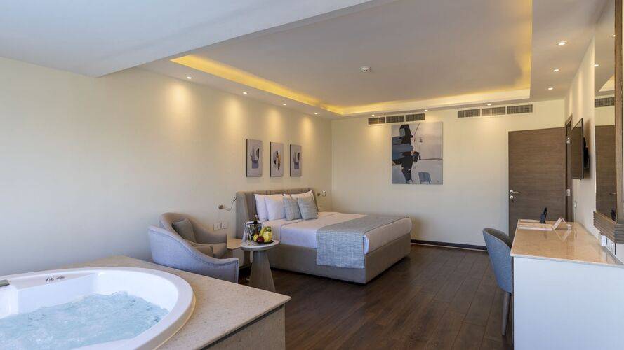 Posh Club By Sunrise Montemare Resort