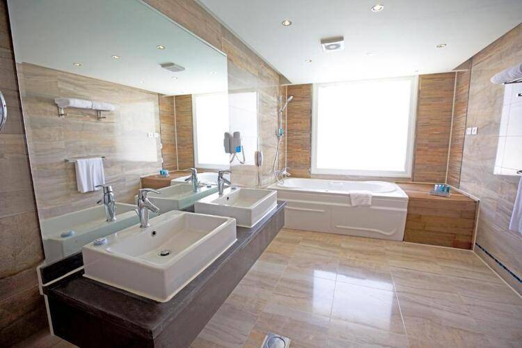 Posh Club By Sunrise Montemare Resort