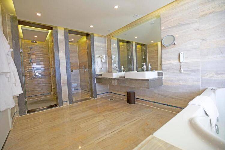 Posh Club By Sunrise Montemare Resort