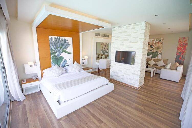 Posh Club By Sunrise Montemare Resort