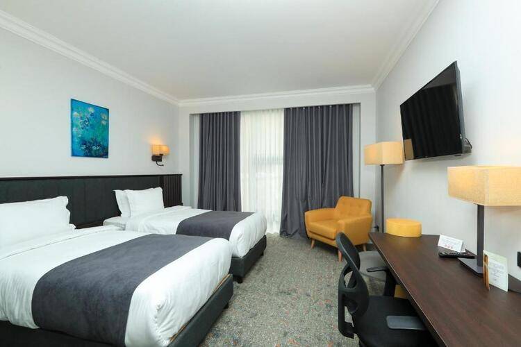 Pine Astoria Hotel