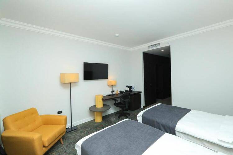 Pine Astoria Hotel