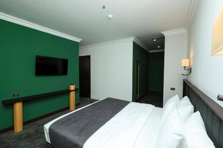 Pine Astoria Hotel