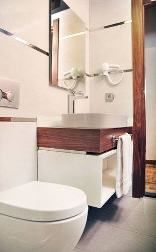 Avin Hotel