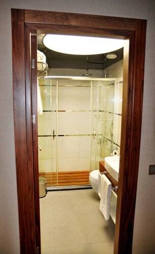 Avin Hotel