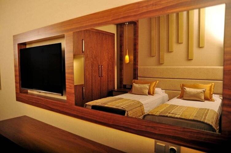 Avin Hotel
