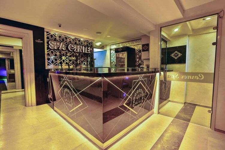 Life Corner Hotel
