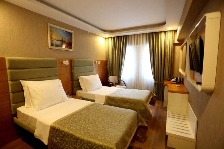 Life Corner Hotel
