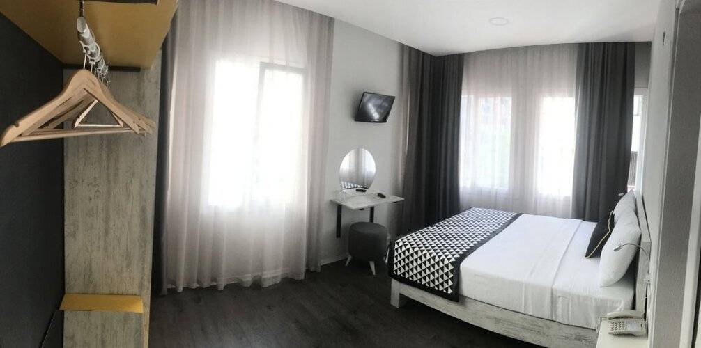 Piano Hotel
